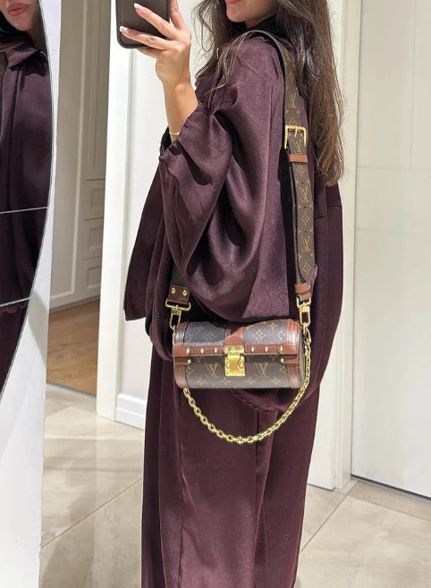 A two-piece set of casual zipper jacket and trousers